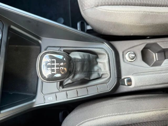 Volkswagen Polo VI Basis