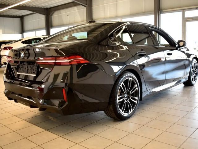 BMW 520 520d M-Sport Sedan