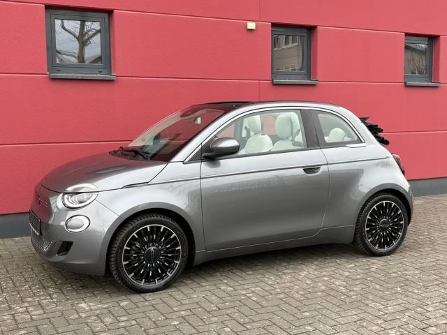 Fiat 500e La Prima