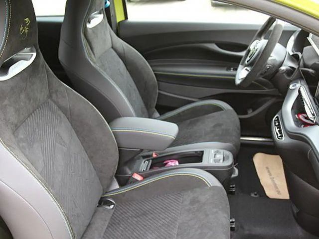 Abarth 500e Cabrio Scorpionissima