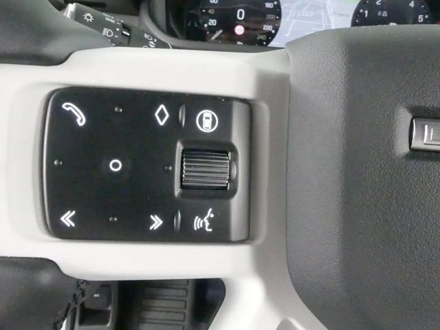 Land Rover Defender 110 P300e S