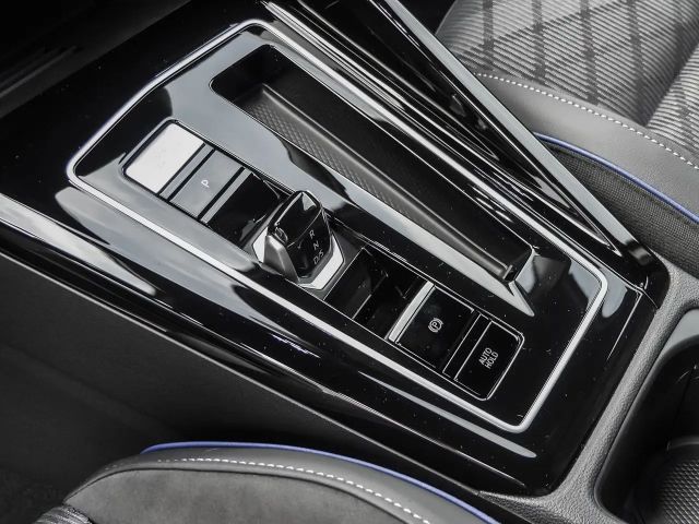 Volkswagen Golf 1.5 eTSI DSG Golf VIII R-Line