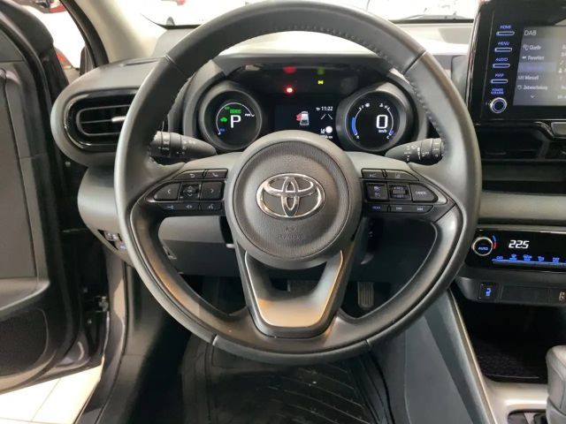 Toyota Yaris 1.5 Teamplayer ACC+LED+SHZ+Fernlichtass.