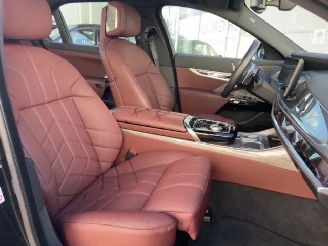 BMW 740 740d M-Sport Sedan xDrive