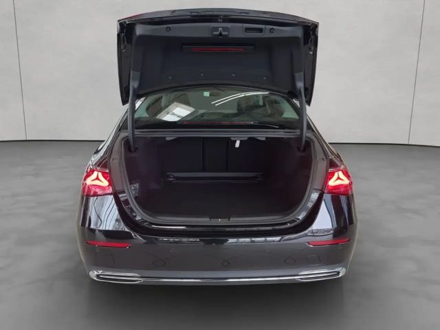 Mercedes-Benz E 200 Sedan