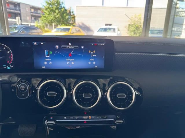 Mercedes-Benz CLA 180 Coupé Progressive