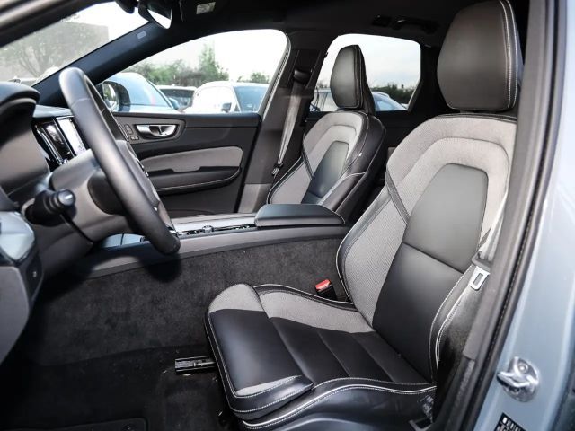 Volvo XC60 AWD Dark Plus