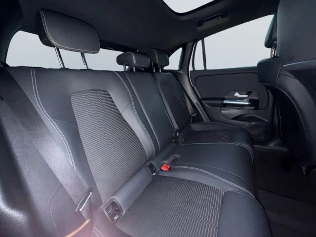 Mercedes-Benz GLA 200 7G-DCT *LED*Pano*Digital*MBux*SHZ*