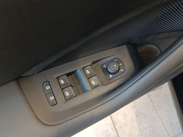 Volkswagen Passat 1.5 eTSI Business DSG