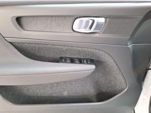 Volvo XC40 Core Momentum