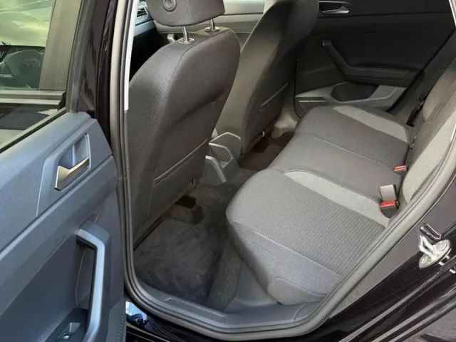 Volkswagen Polo VI Basis