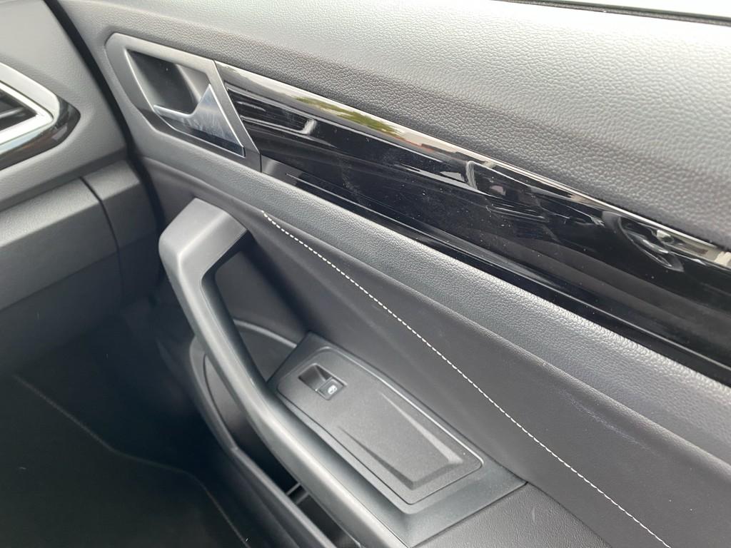 Volkswagen T-Roc 1.5 TSI DSG R-Line