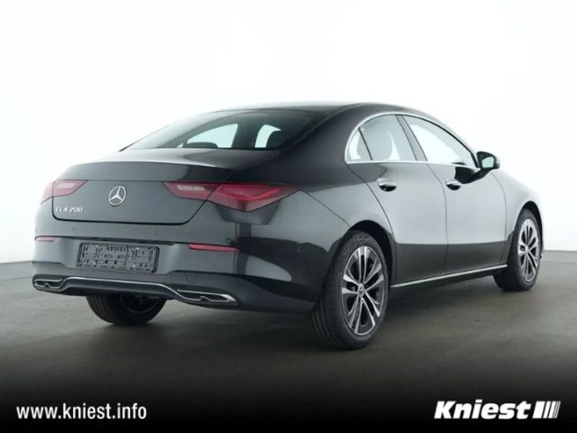 Mercedes-Benz CLA 200 Progressive Sedan