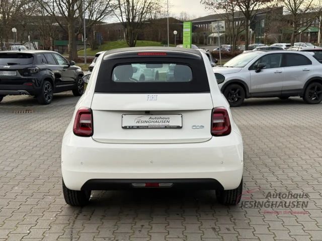 Fiat 500e +Rückfahrkam.+Klimaaut.+Tempomat+Sitzheizung