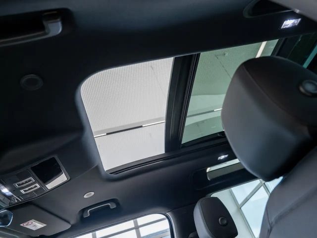 Land Rover Defender 90 D250 Dynamic SE