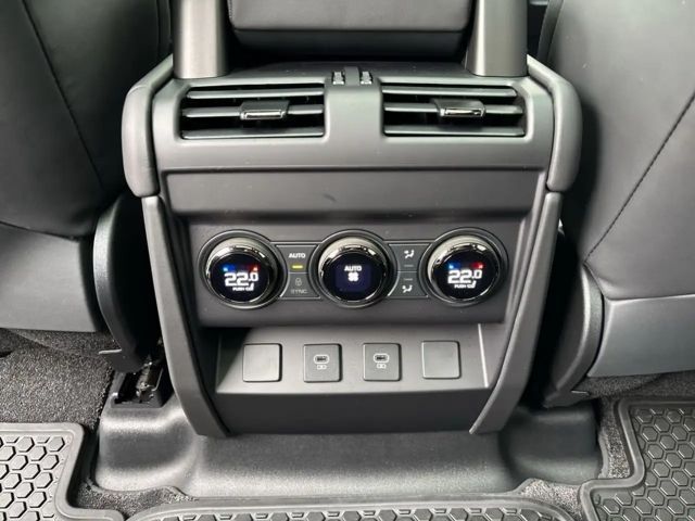 Land Rover Defender 110