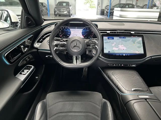 Mercedes-Benz E 200 AMG Line Sedan