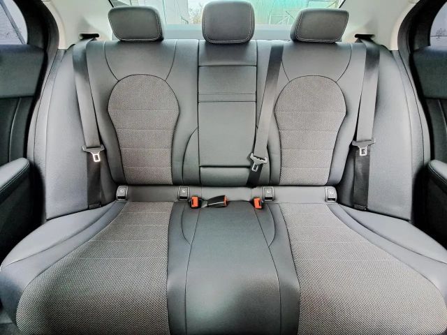 Mercedes-Benz C 300 C 300 e Sedan