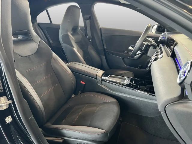 Mercedes-Benz CLA 200 AMG Line Coupé Premium