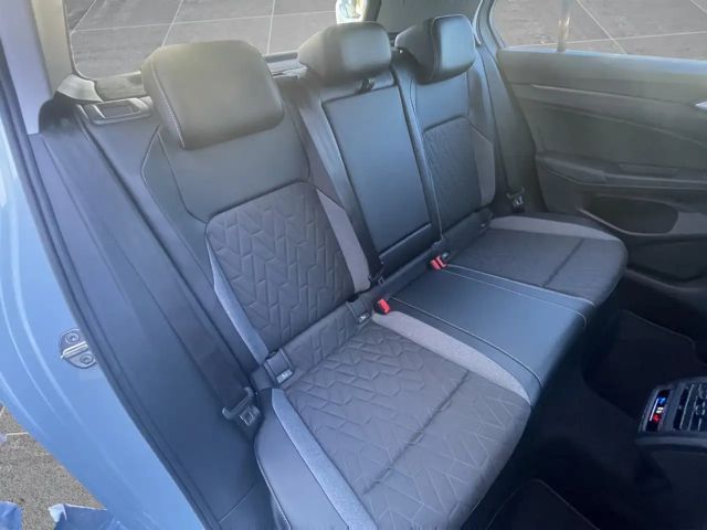 Volkswagen Golf 1.5 eTSI DSG Golf VIII