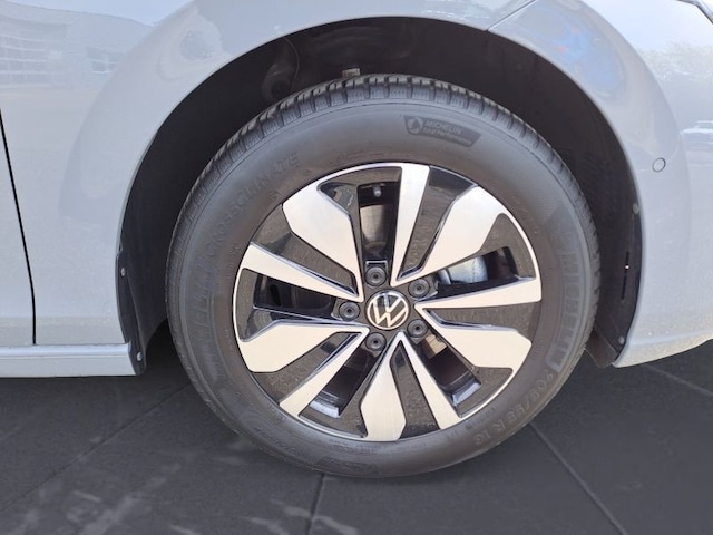 Volkswagen Golf 1.0 TSI IQ.Drive Life Variant