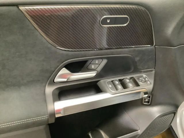 Mercedes-Benz GLB 220 4MATIC AMG Line GLB 220 d