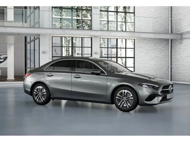 Mercedes-Benz A 200 Limousine PROGR.+KAMERA+LED+AMBI+PANO-DACH