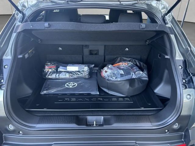 Toyota Urban Cruiser 61kWh Teamplayer