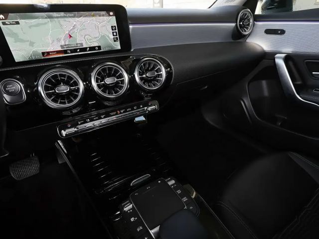 Mercedes-Benz A 250 A 250 e