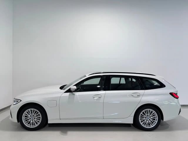 BMW 330 330e xDrive