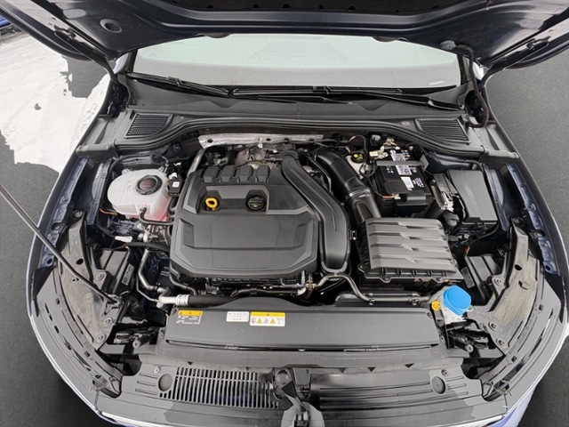 Volkswagen Golf 1.5 eTSI Golf VIII R-Line