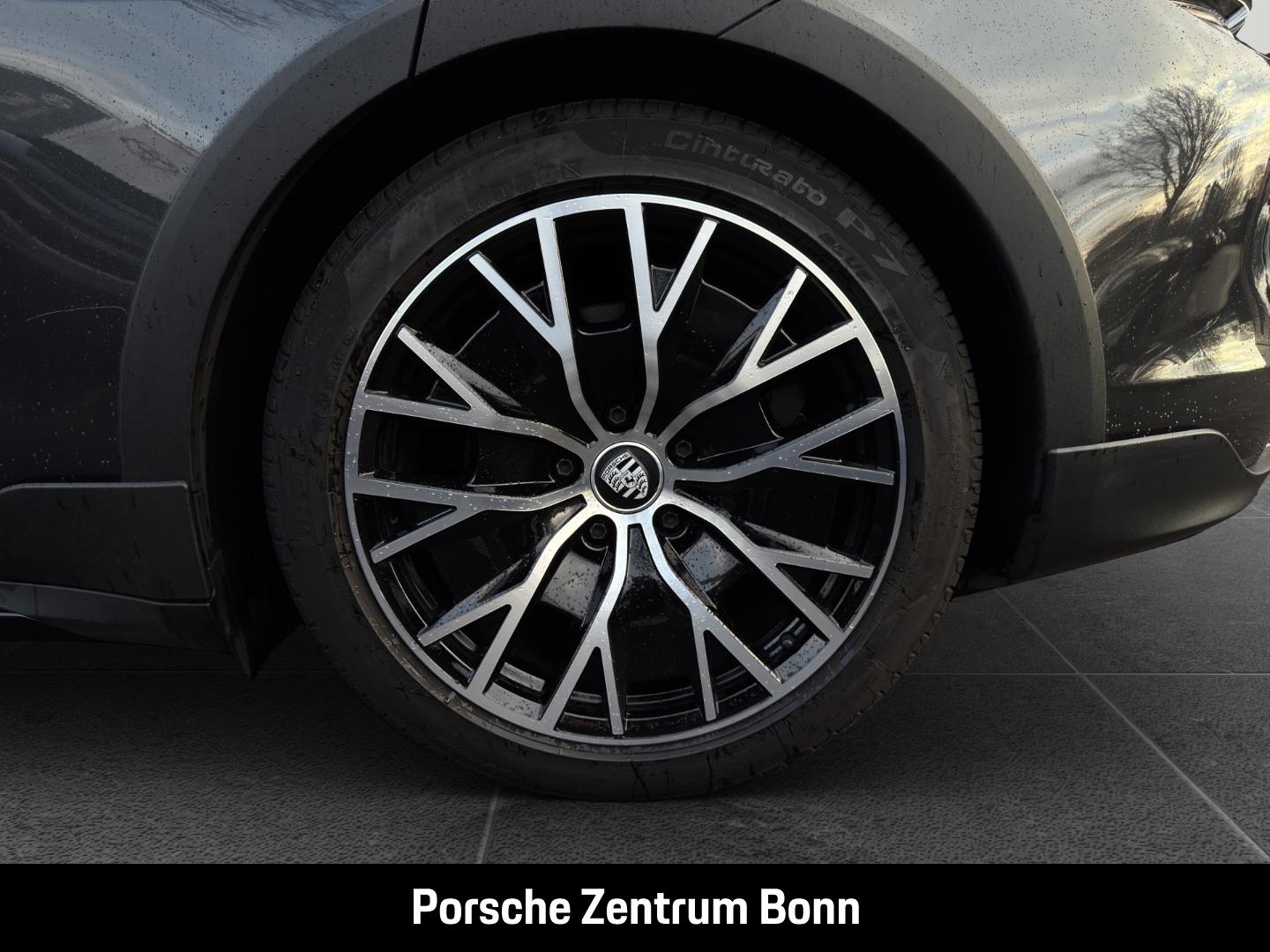 Porsche Taycan 4 Cross Turismo