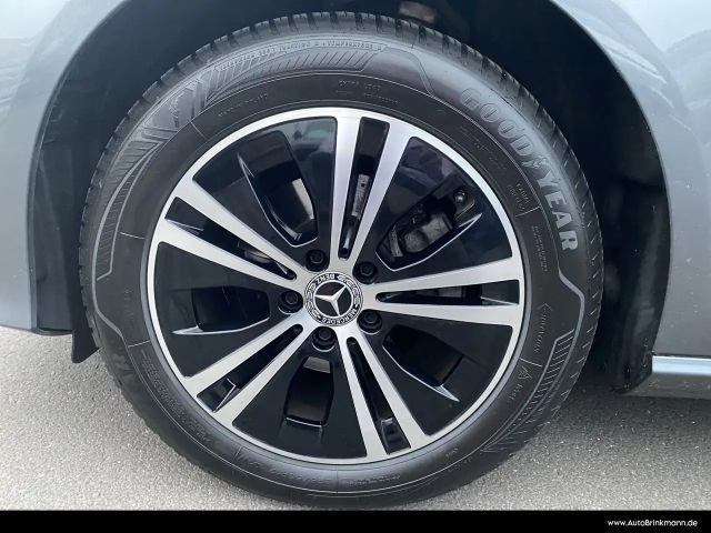 Mercedes-Benz E 200 E 200 d Sedan