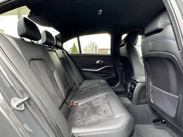 BMW 320 320d M-Sport Sedan xDrive