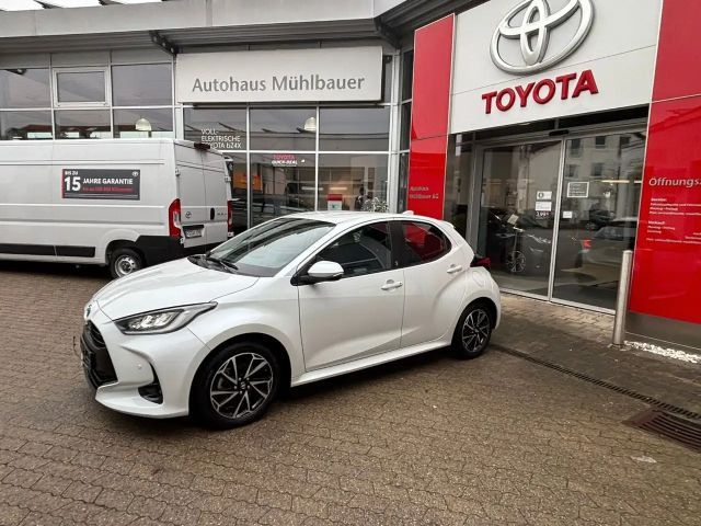 Toyota Yaris Hatchback Hybride Team D