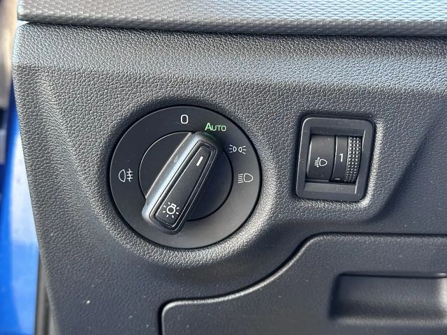 Skoda Kamiq 1,0 TSI SC *AHK schwenkbar, Sitzheizung*