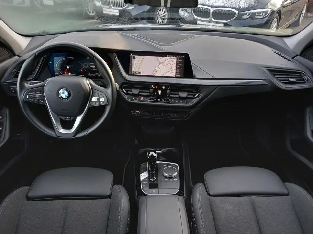 BMW 118 118i Sedan Sport Line