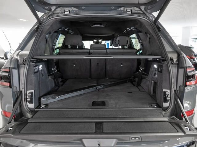 BMW X7 M 60i FACEL. PANO AHK HUD 360° LED STANDHZ