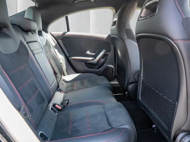 Mercedes-Benz CLA 200 AMG Line Coupé