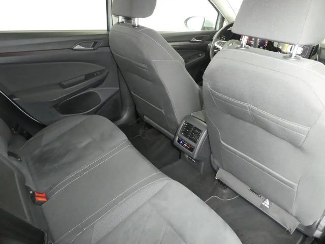 Volkswagen Golf Style Variant