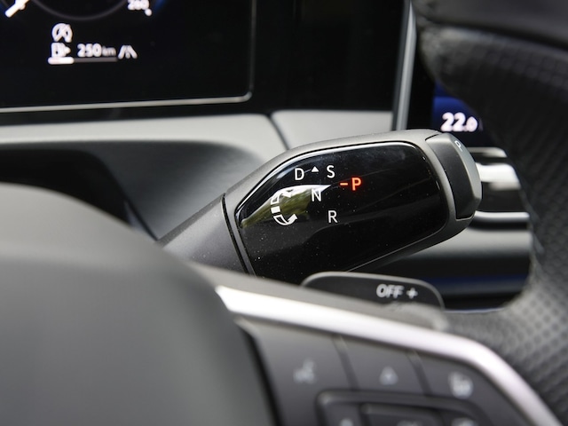 Volkswagen Tiguan Tiguan 2.0 TDI DSG 4M R-Line AHK, Standhzg., Pa...