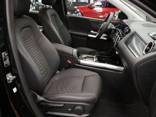 Mercedes-Benz B 200 Sedan