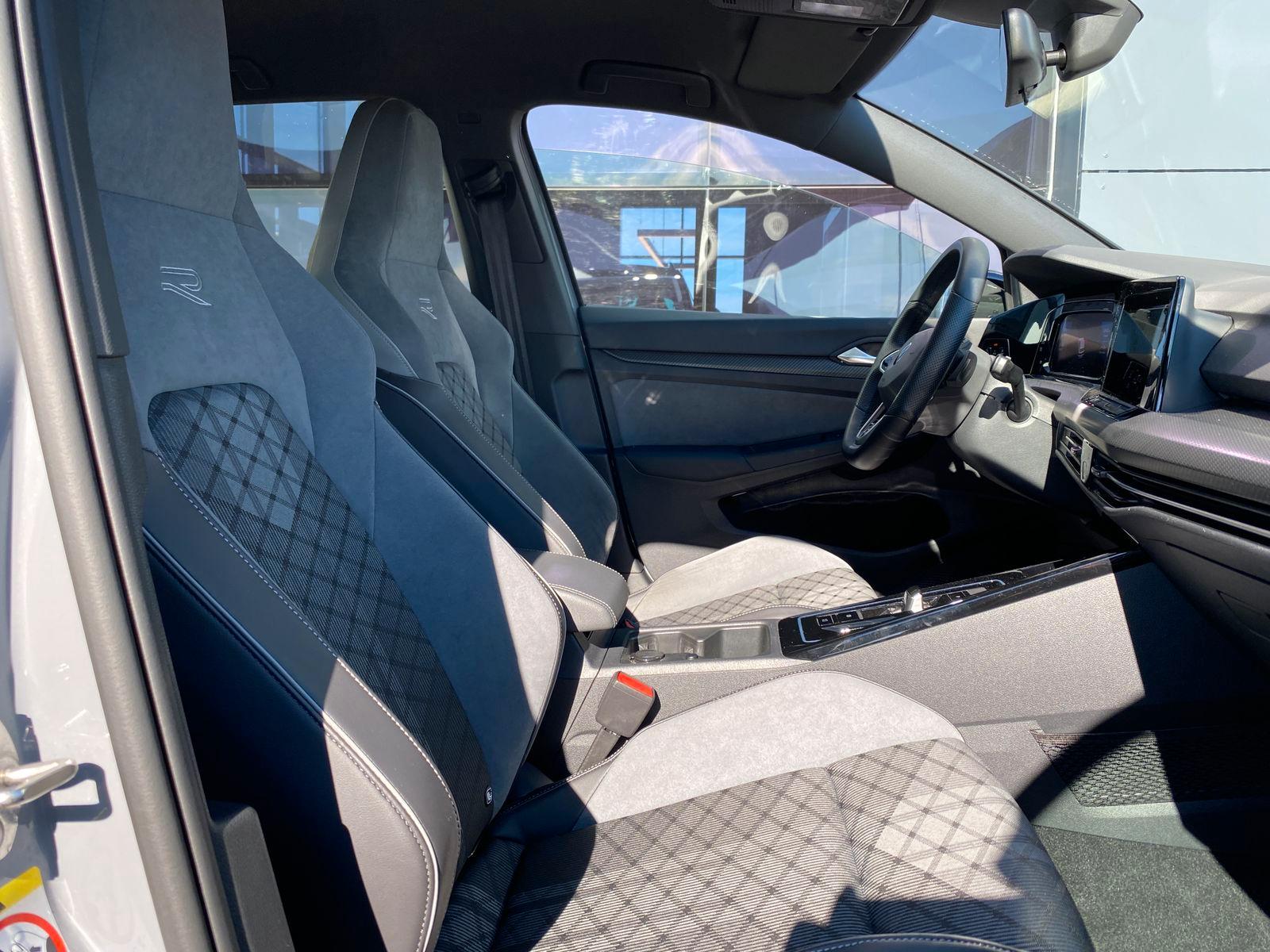 Volkswagen Golf 1.5 eTSI DSG Golf VIII R-Line