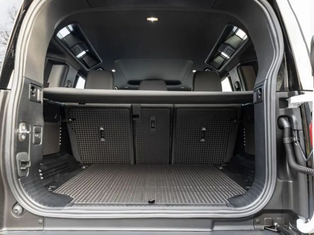 Land Rover Defender 110 D200 Dynamic SE