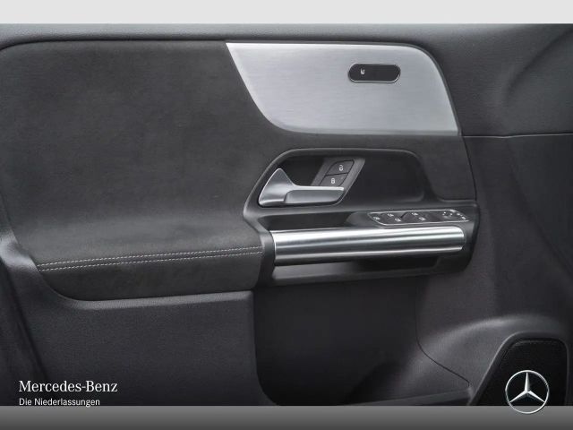 Mercedes-Benz B 180 AMG Line Sedan