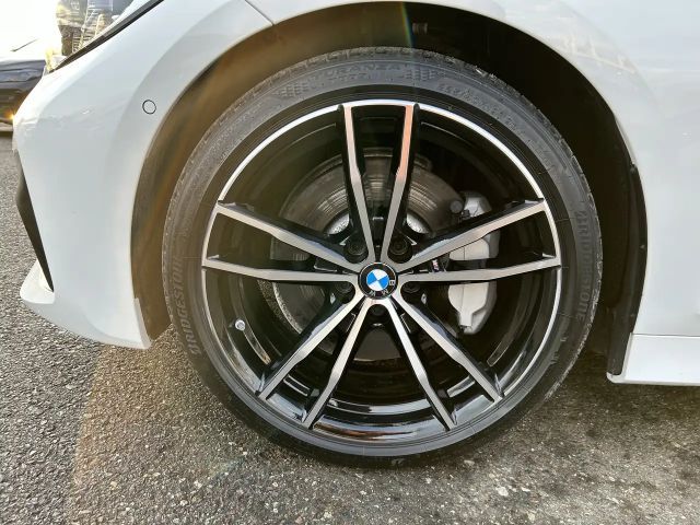 BMW 330 330d M-Sport Touring xDrive