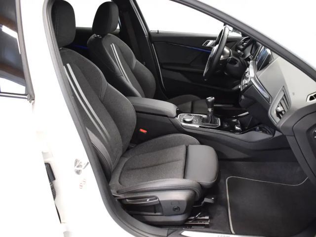 BMW 118 118i Sedan Sport Line