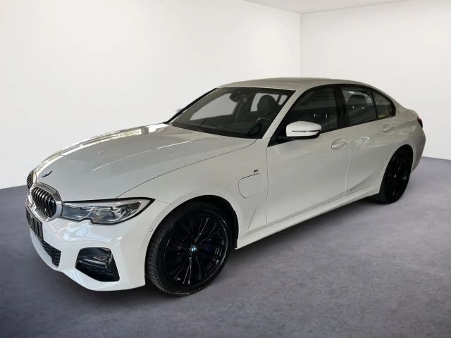 BMW 330 330e M-Sport Sedan xDrive