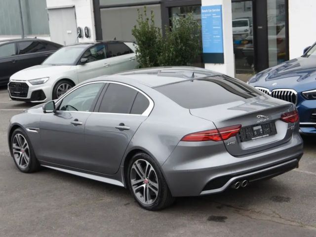 Jaguar XE AWD R-Dynamic SE