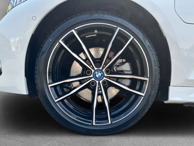 BMW 330 330e M-Sport Sedan xDrive